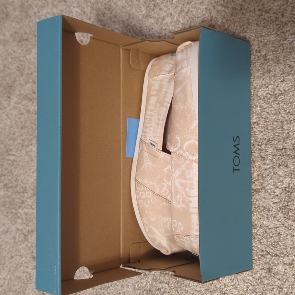 NWT TOMS size 8.5 Batik espadrille - Picture 3 of 3